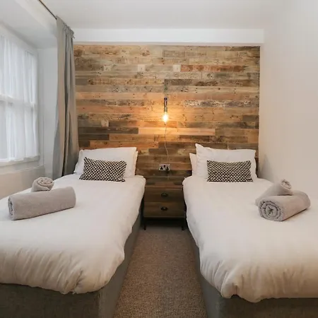 Dixon Court * Ambleside