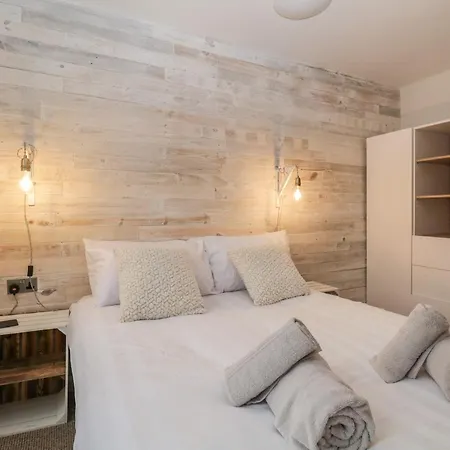Dixon Court Apartman